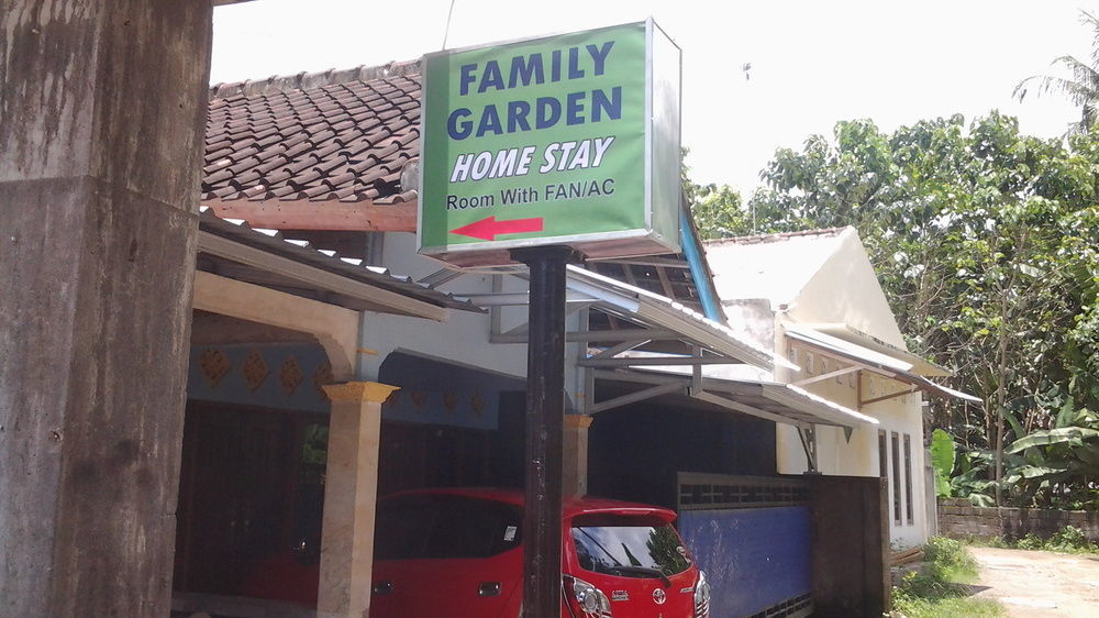 Family Garden Homestay Mangsit Kültér fotó