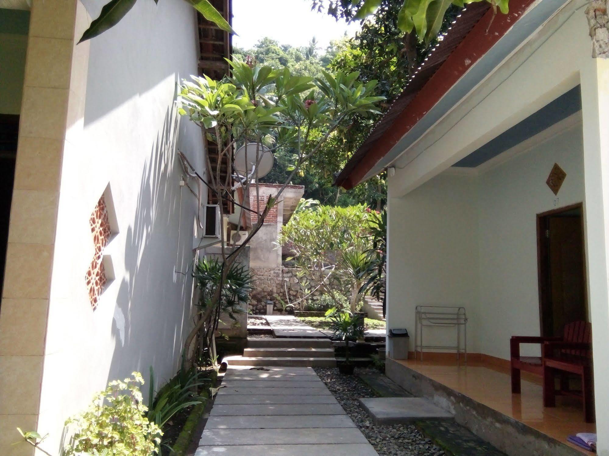Family Garden Homestay Mangsit Kültér fotó