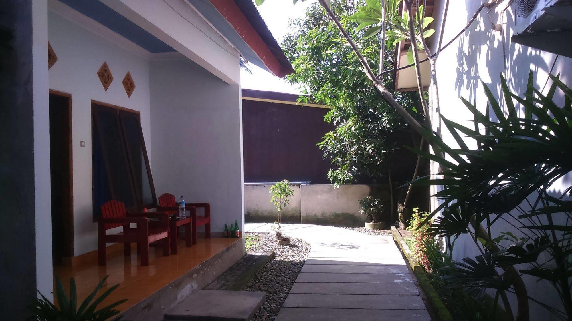 Family Garden Homestay Mangsit Kültér fotó