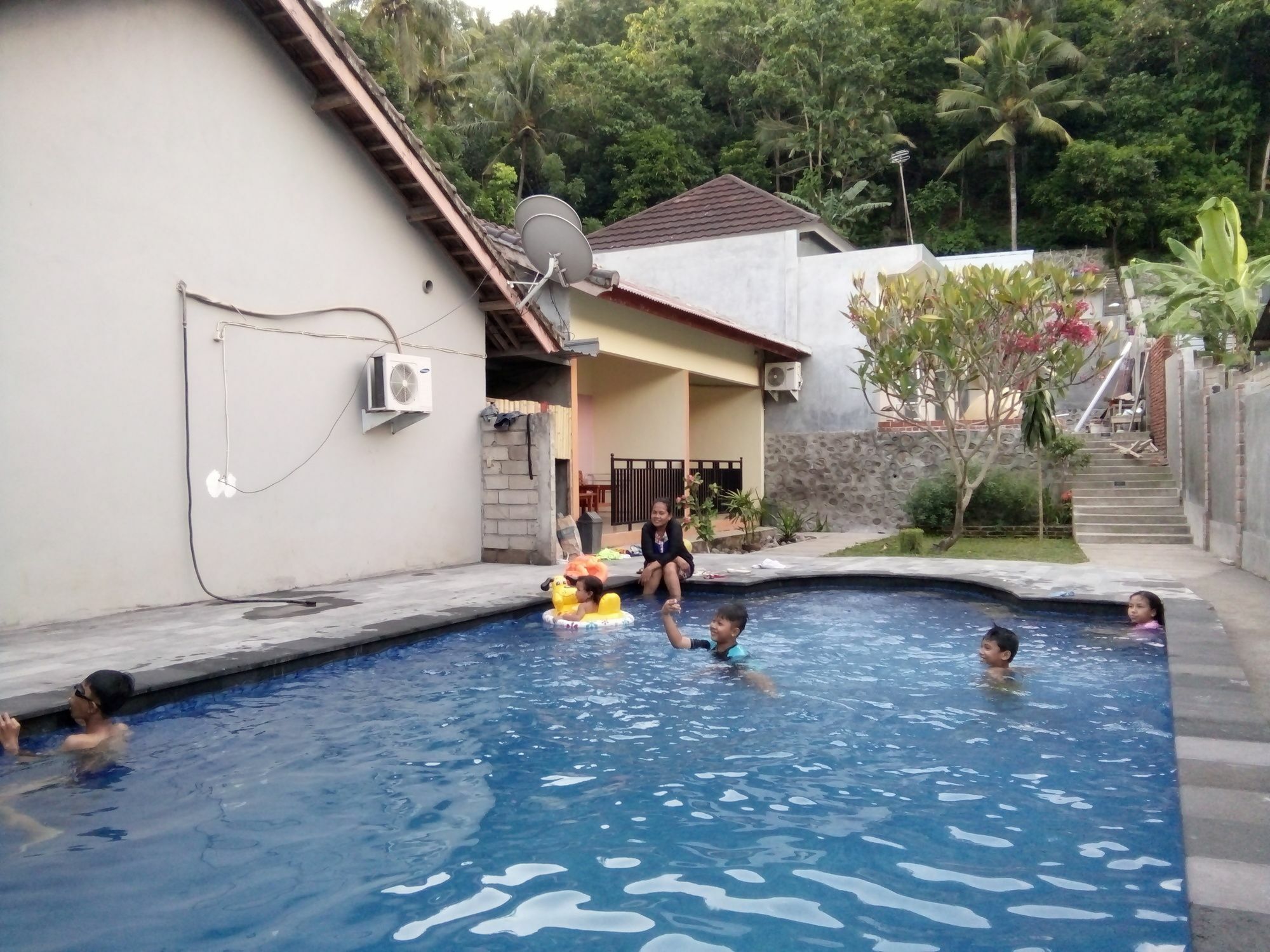 Family Garden Homestay Mangsit Kültér fotó