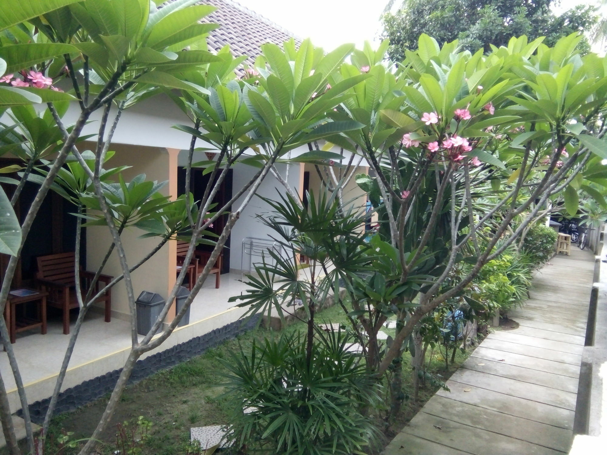 Family Garden Homestay Mangsit Kültér fotó